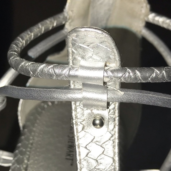 Unique textured T-strap wide width sandal,11w - Picture 4 of 8